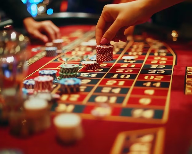 Play'n GO game interface on ibobet mobile app showing Aviator and Sweet Bonanza titles